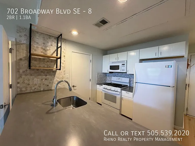 702 Broadway Blvd SE #8 — Photo 5