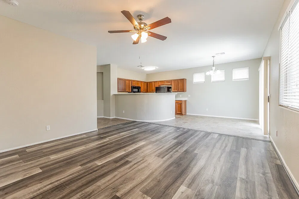 3 bed, 2.0 bath, 1305 sqft, $1,790 — Photo 3