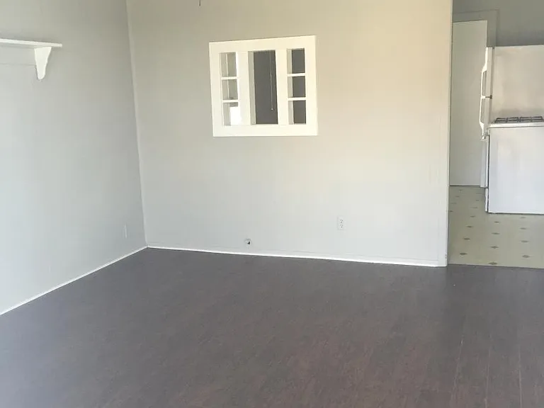 806 E Seymour St — Photo 2