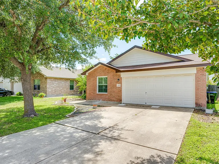 18325 Maxa Dr — Photo 1