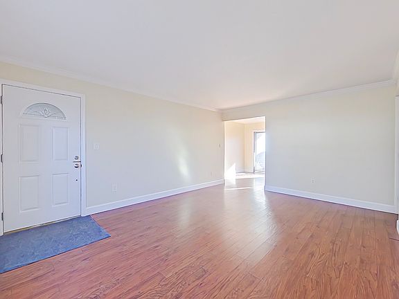 3rd image of 1022B Carriage Dr #B