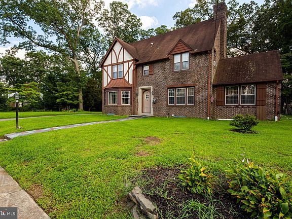 5th image of 60 Woodland Dr