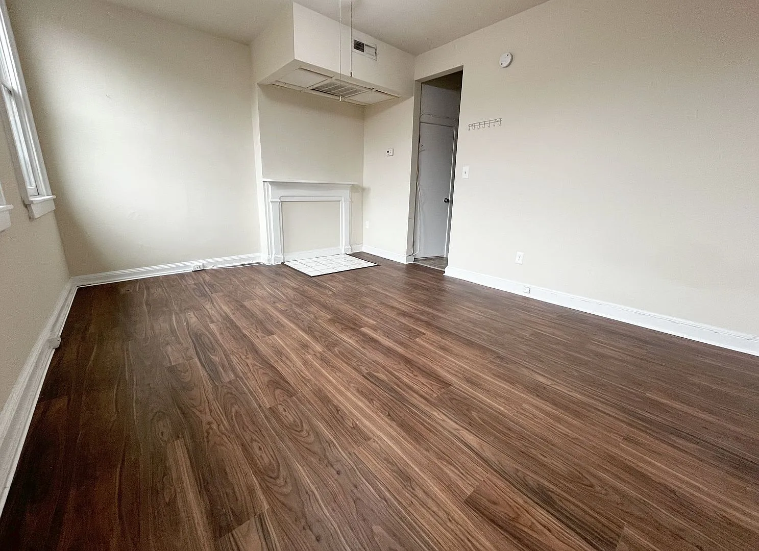 1706 Bolton St — Photo 4