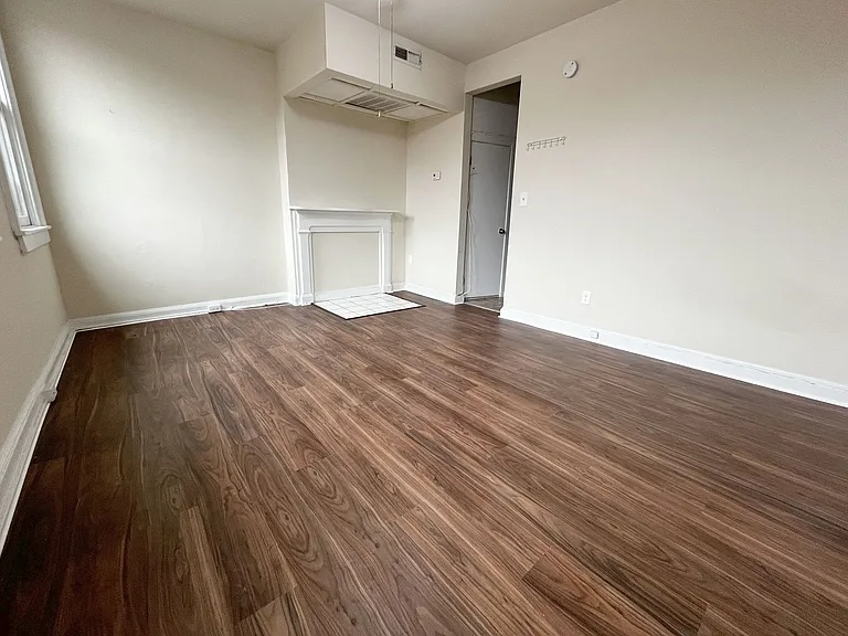 1706 Bolton St — Photo 16