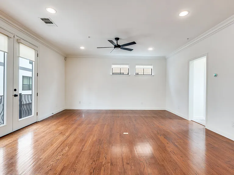 5804 Hudson St #B — Photo 8