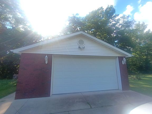 5th image of 13704 Bohannon Ave