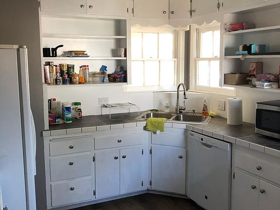 4th image of 702 E Broadway St #1