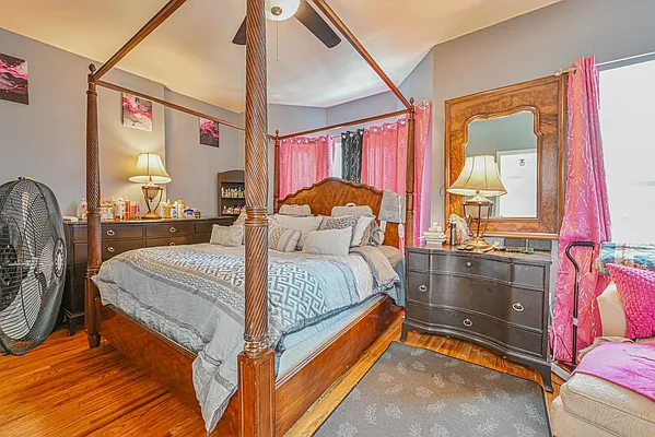 Sold by Felix Joseph | media 10