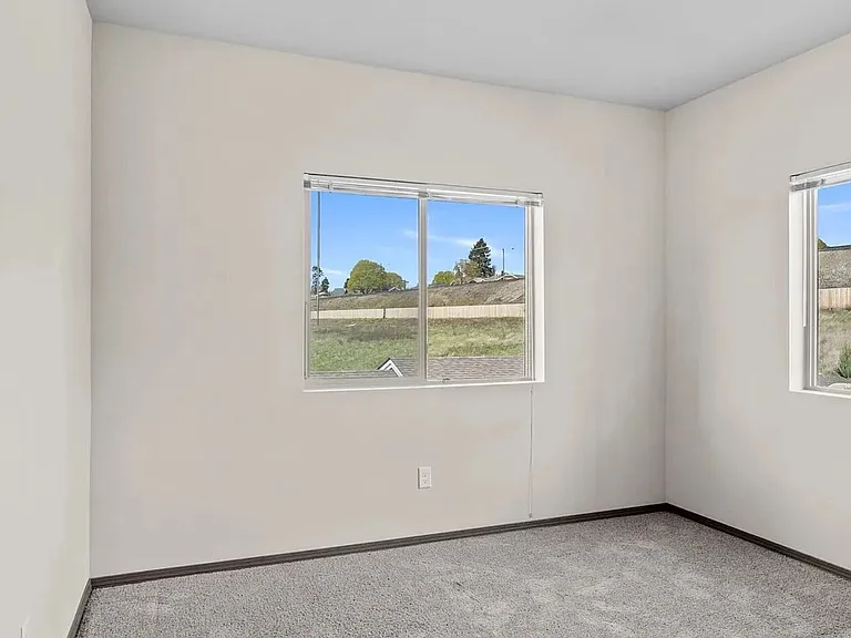 River City Apartments — Photo 30