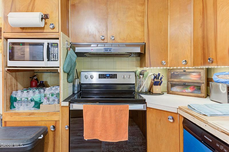 4th image of 138 5th Avenue