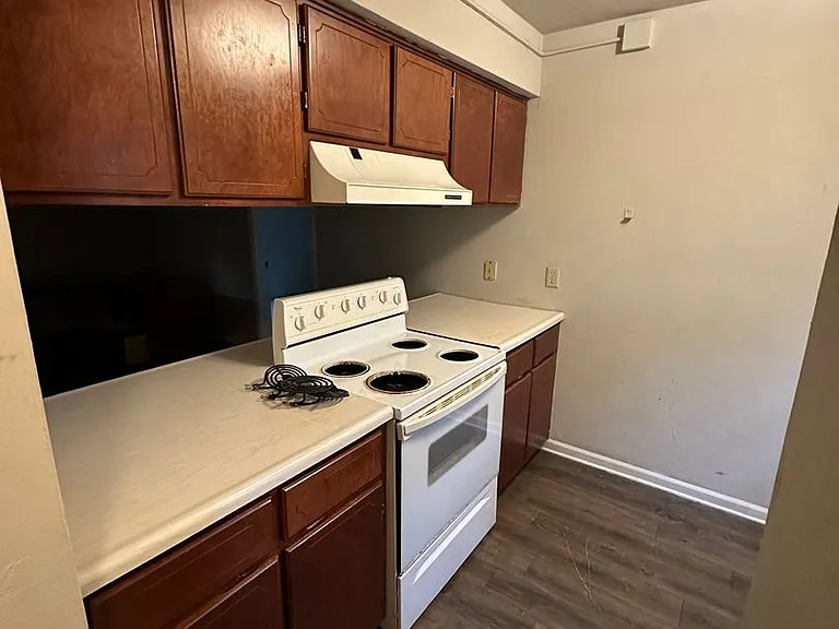 2320 Sylvan Ct — Photo 4