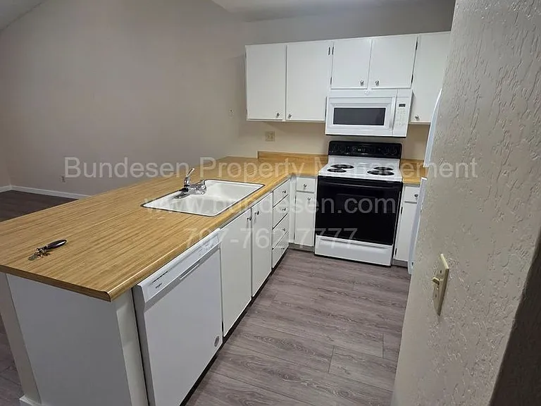 27 Arbor Ct — Photo 2