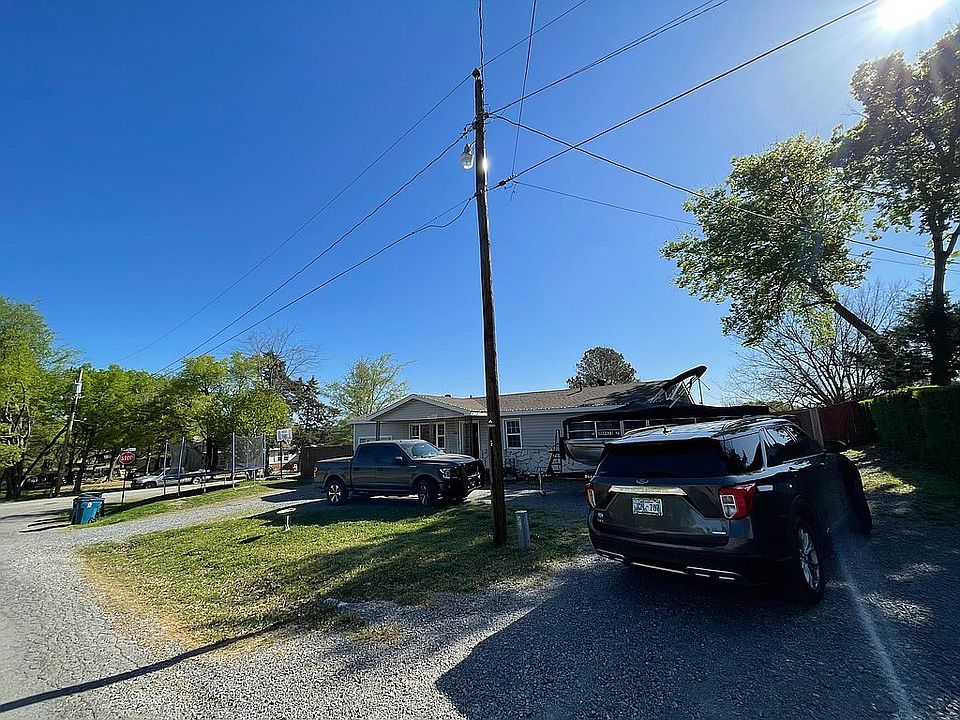 1st image of 102 SE 4th St