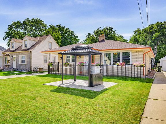 2nd image of 2035 E Howard AVENUE