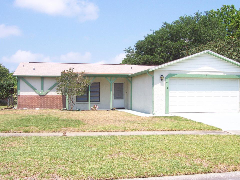 16119 Pine Ridge Dr.