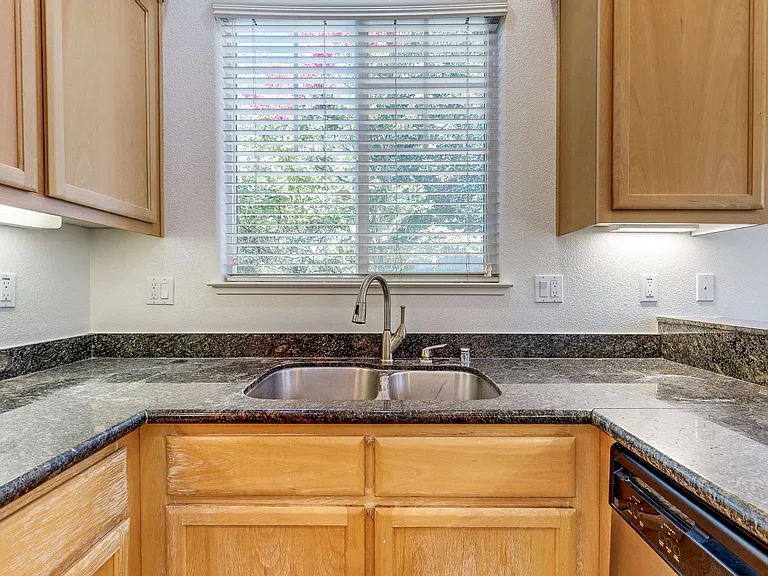 642 Acacia Ln — Photo 28