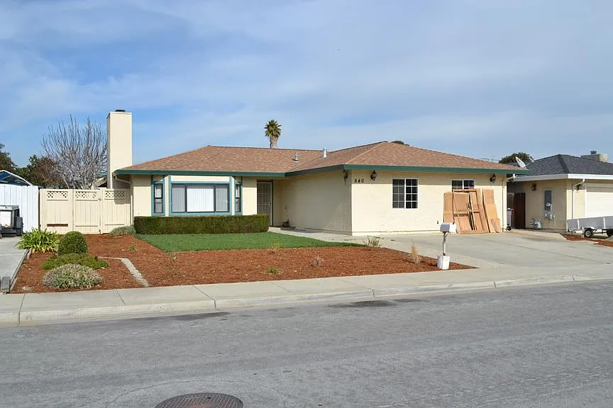 840 Neil Dr photo 1