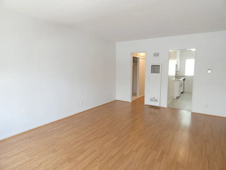 751 S Curson Ave — Photo 5