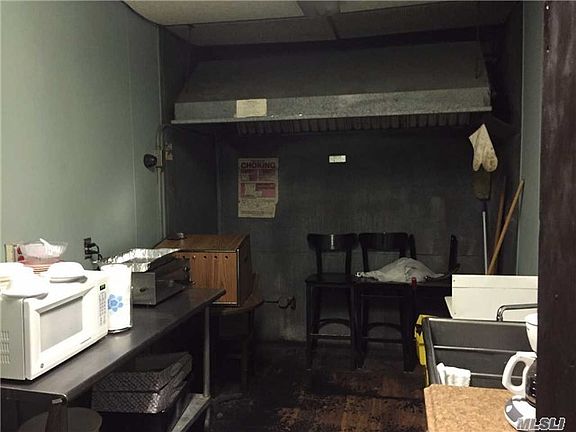 4th image of 432 Smithtown Blvd