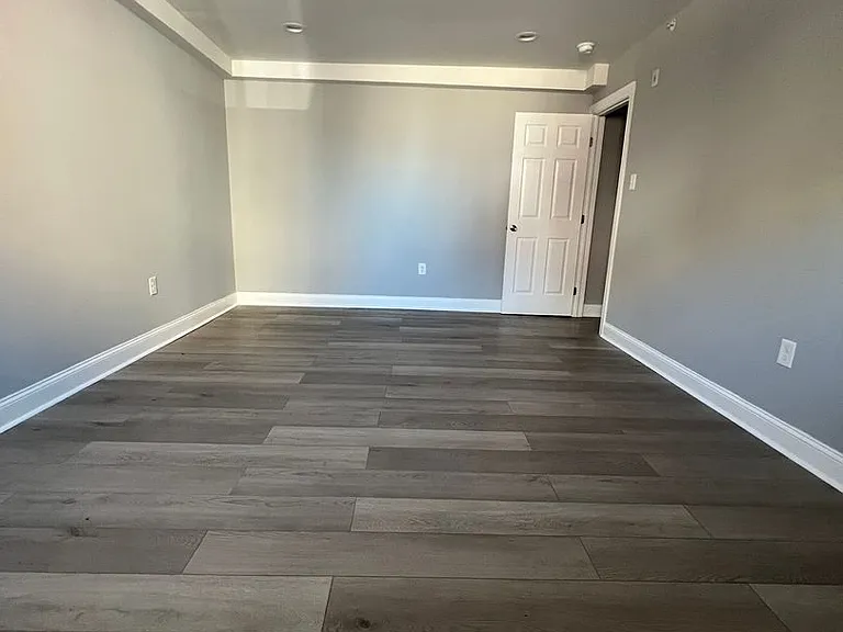 Jefferson St W 5239 — Photo 15