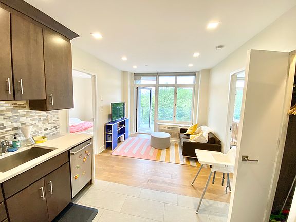 4th image of 544 Manhattan Ave APT 4A