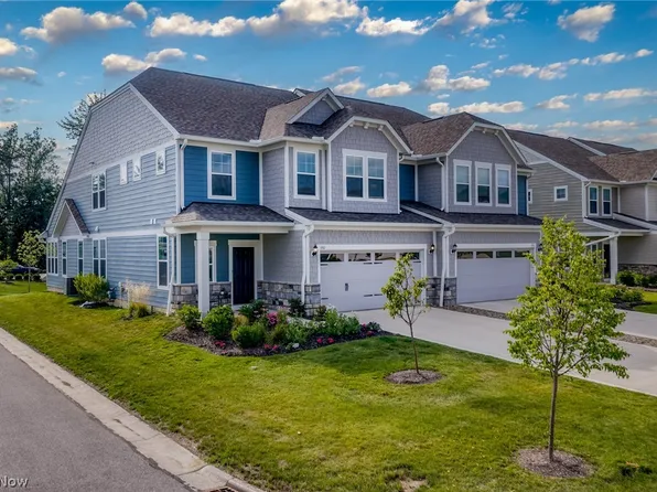 160 Lake Balaton Dr, Cleveland, OH 44128