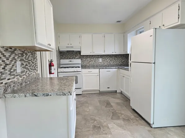 252 Greenwood Loop Rd, Brick, NJ 08724
