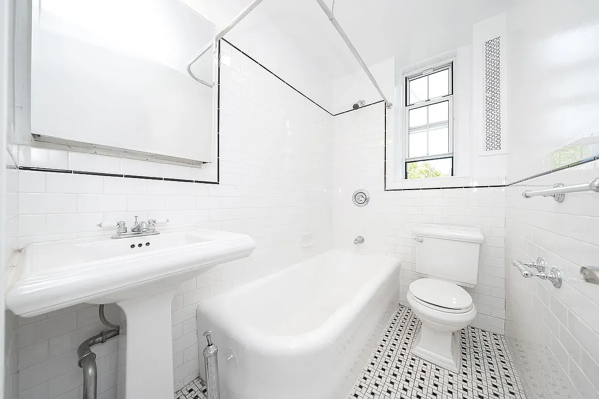 117 West 13th Street — Photo 3