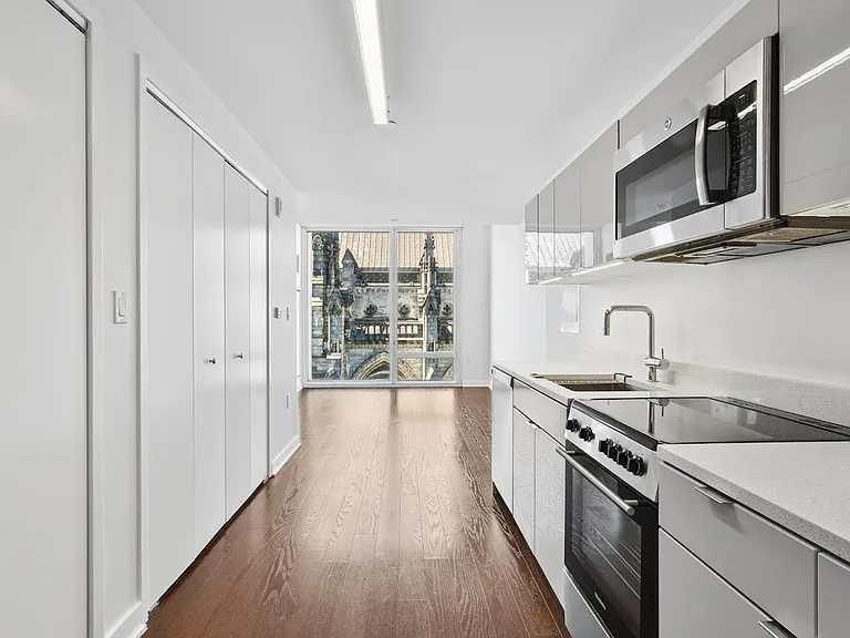 400 W 113th St #1613 — Photo 6