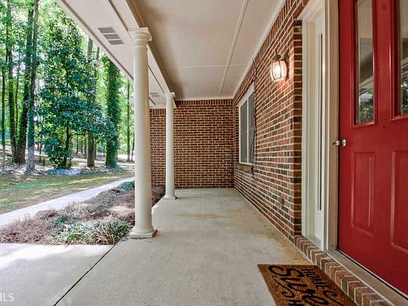 4th image of 200 Aspen Way