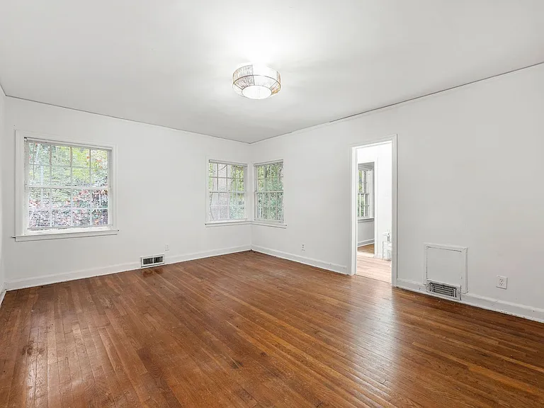 3596 N Stratford Rd NE — Photo 9