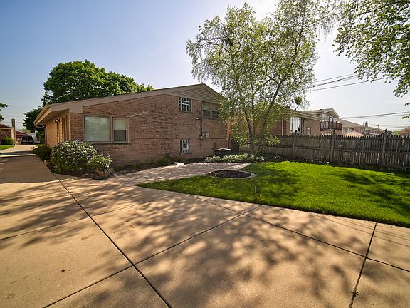 3rd image of 2922 W 100th St