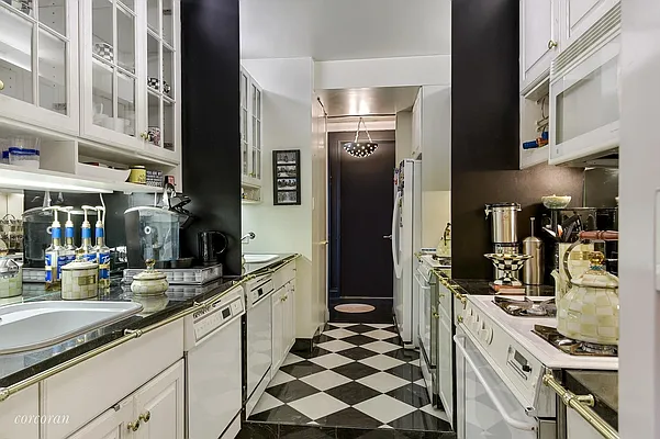Sold by Corcoran | media 3