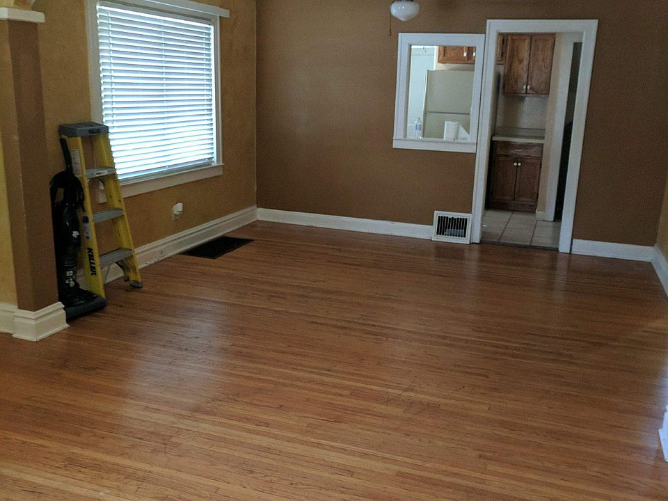 Dining room off living room, pass through to kitchen