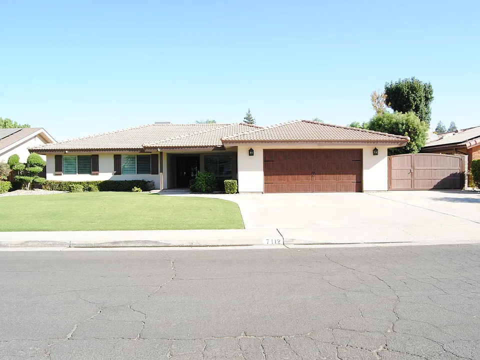 7112 Darrin Ave