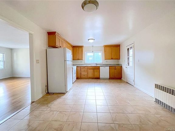 5th image of 817 Hall St #1