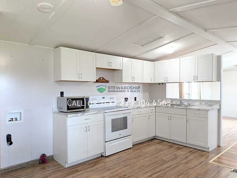 7374 Peabody Kent Rd — Photo 2