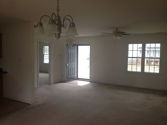 4th image of 6913 Autumn Point Dr