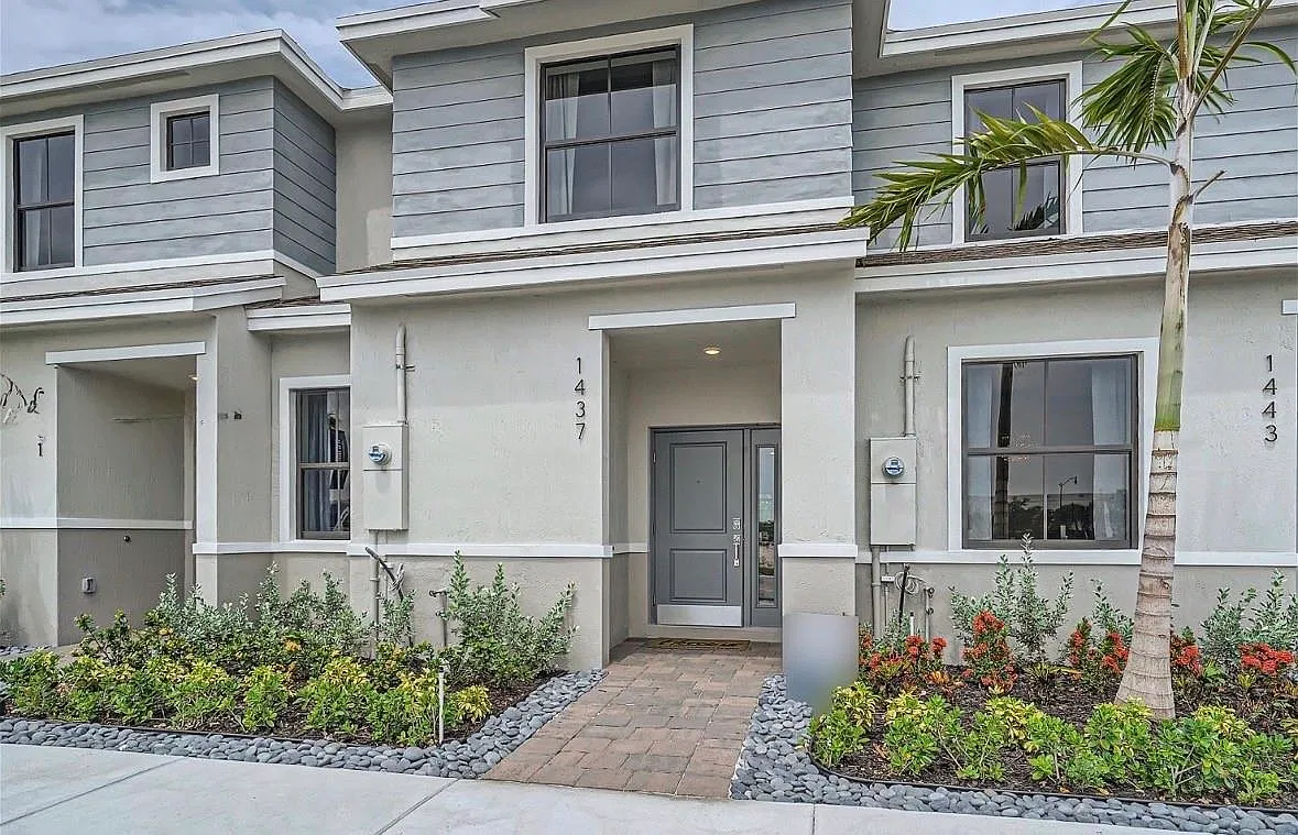 3 bed, 3.5 bath, 1723 sqft, $2,500 — Photo 1