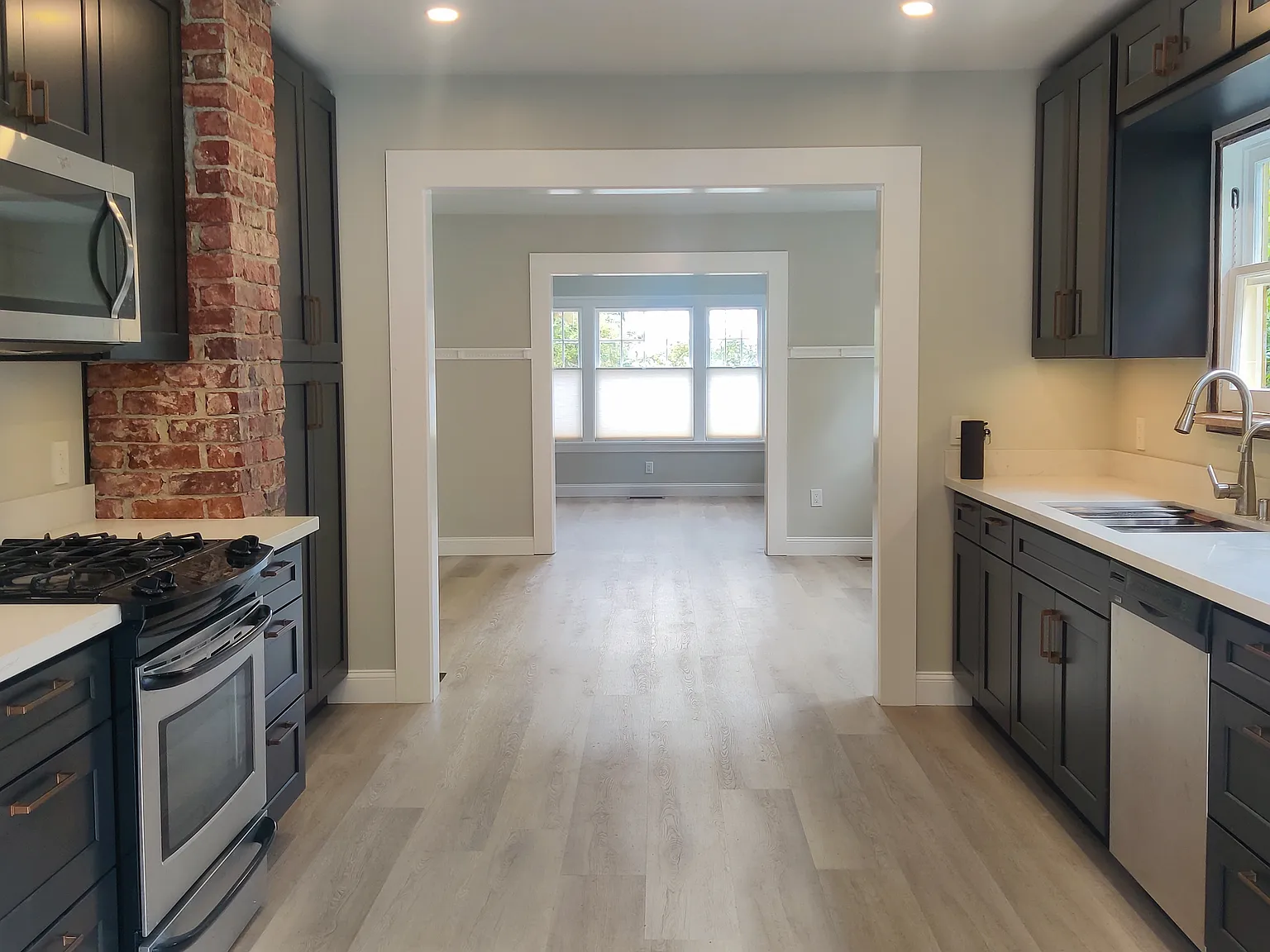 2 bed, 1100 sqft, $3,600 — Photo 2