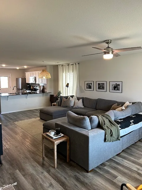 3 bed, 2.0 bath, $1,800 — Photo 2