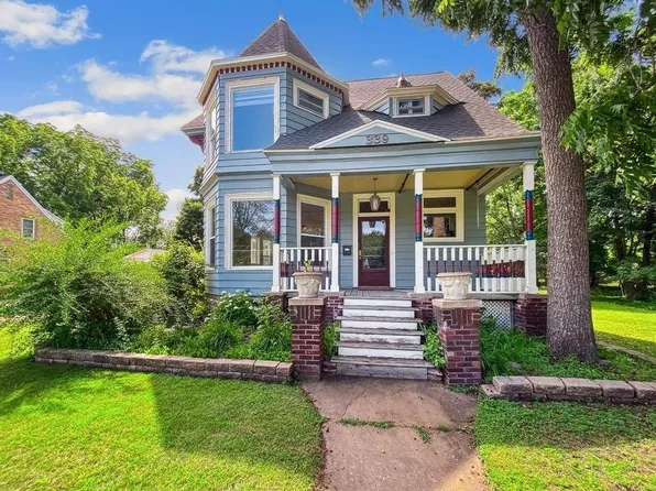339 State St, Marinette, WI 54143