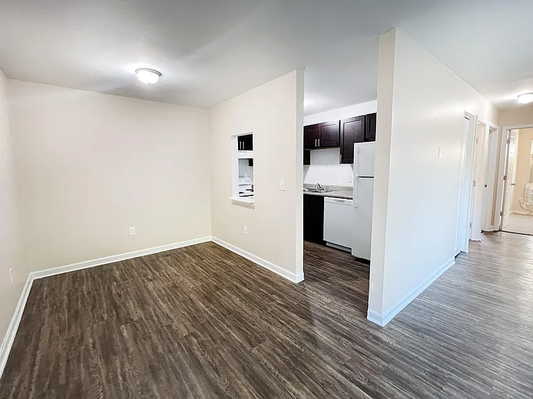 Twin Gables Apartments — Photo 18