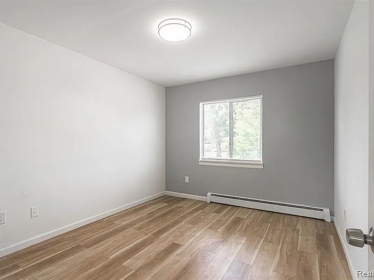 2475 S Commerce Rd #10 — Photo 23