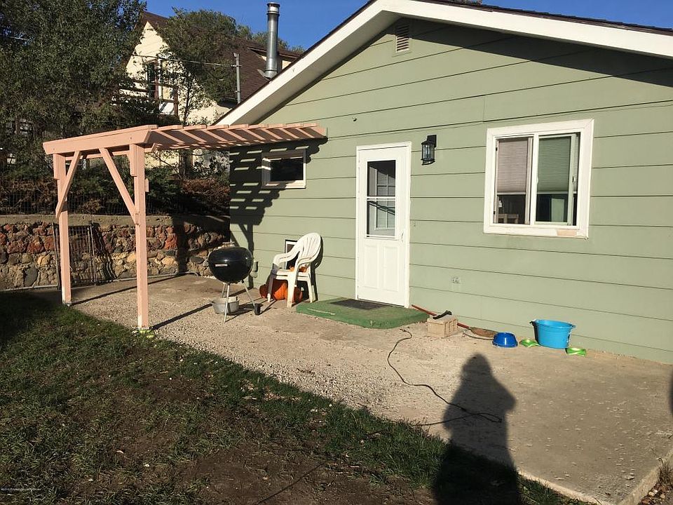 2nd image of 137 2nd St SW