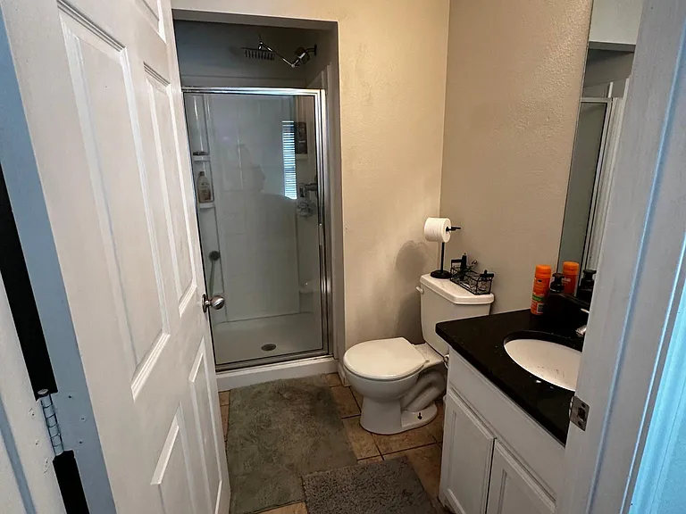 892 W Vanderbilt St #1A — Photo 4