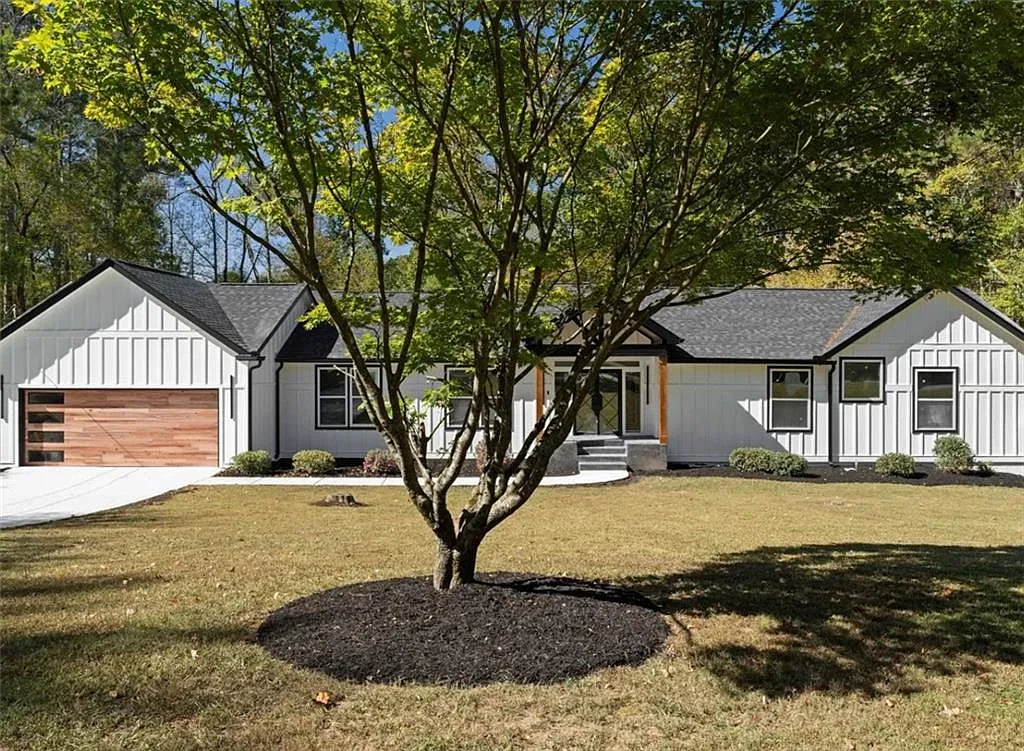6 bed, 4.5 bath, 5112 sqft, $6,500 — Photo 2