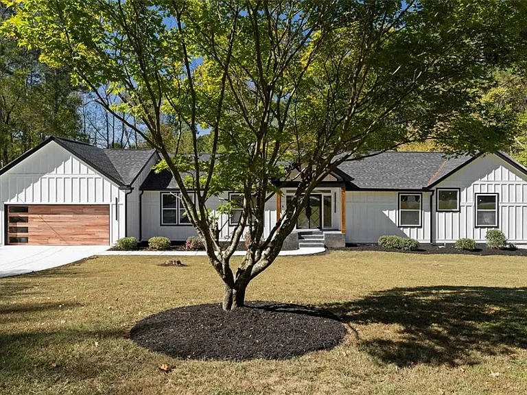 7530 Spalding Ln — Photo 2