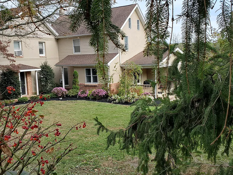 Property listed for rent on right side