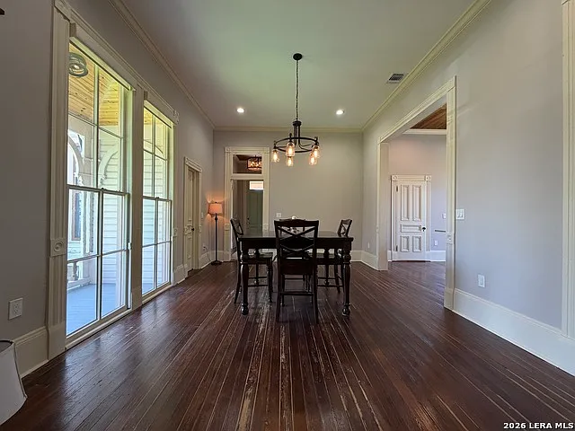 1133 E Crockett St — Photo 10